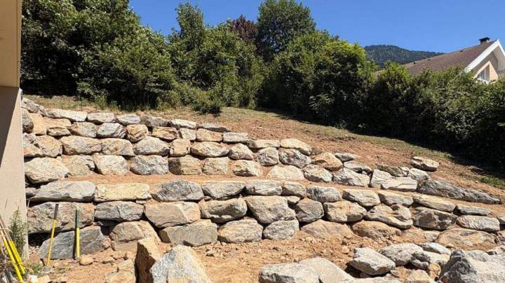 Enrochement pour soutien de terrain